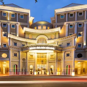 Rome Palace Deluxe מלון